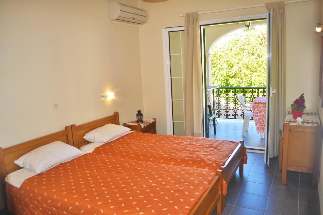 Yannis - Holiday Apartments On Agios Gordios Beach In Corfu 外观 照片